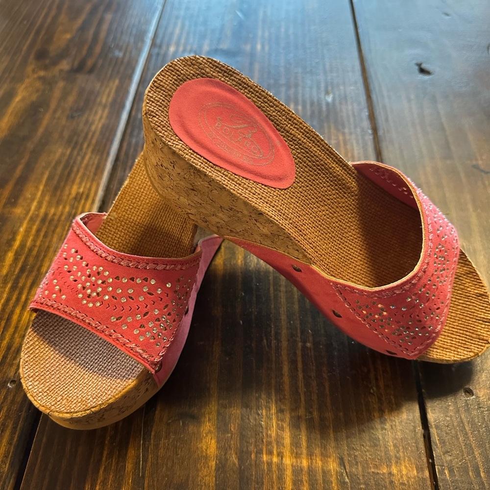 Volatility by Summer Rio pink slides.